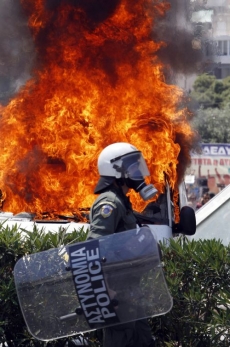 51% Řeků vyjádřilo ochotu protestovat proti úsporám na ulici.