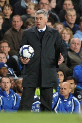 Kouč Chelsea Carlo Ancelotti.
