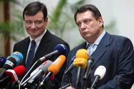 ČSSD se brání kritice, seč jí síly stačí.