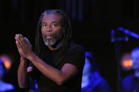 Bobby McFerrin nadchnul pražsk&eacute; publikum.