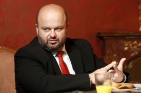 Podle ministra Peciny bude případ řešen ve zkráceném řízení.
