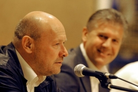 Miroslav Koubek a Jozef Chovanec po vzájemném zápase 27. kola.