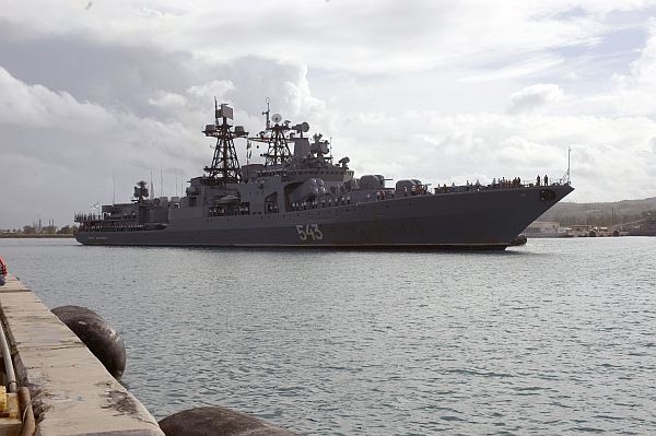 Ruská loď Maršál Šapošnikov osvobodila tanker unesený piráty. Ruská loď Maršál Šapošnikov osvobodila tanker unesený piráty.