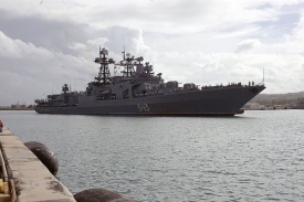 Rusk&aacute; loď Mar&scaron;&aacute;l &Scaron;apo&scaron;nikov osvobodila tanker unesen&yacute; pir&aacute;ty.
