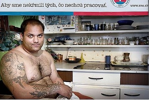 Předvolební billboard Slovenské národní strany vyvolal kontroverze.