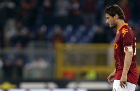 Totti odchází po červené kartě.