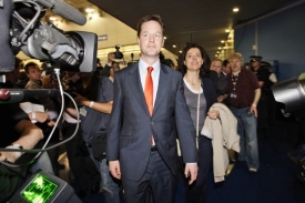 Hlavním poraženým se nakonec zdá Nick Clegg a jeho liberálové.