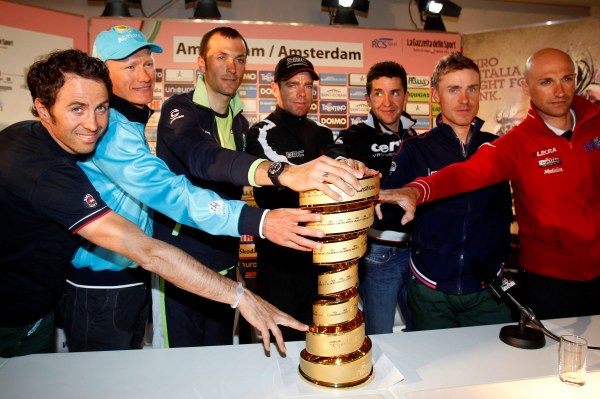 Favorité na vítězství v cyklistickém závodě Giro d'Italia s trofejí.