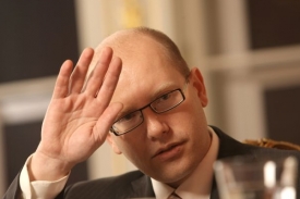 Muži, který v opilosti napadl Bohuslava Sobotku, hrozí vězení. Muži, který v opilosti napadl Bohuslava Sobotku, hrozí vězení.