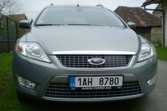 Majestátní, ale sympatický výraz Fordu Mondeo Combi.