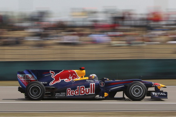Sebastian Vettel se svým redbullem.