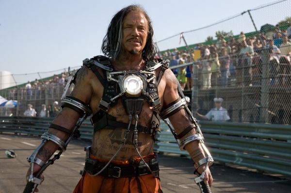Mickey Rourke alias Ivan Vanko v kostýmu vážícím přes 20 kilo.