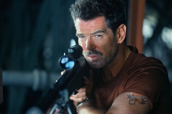 Pierce Brosnan se proslavil v akčních filmech. Pierce Brosnan se proslavil v akčních filmech.