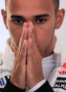 Lewis Hamilton si v Barceloně vymodlil třetí místo na startu.