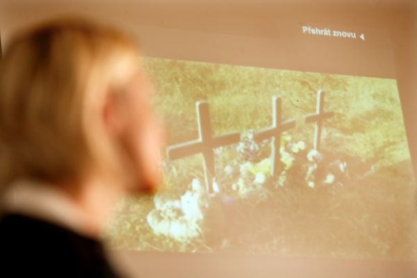Naturalistické klipy vystřídala &quot;terénní práce&quot; mezi lidmi.
