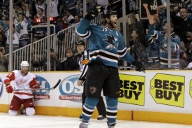U obou branek San Jose figuroval Joe Thornton.