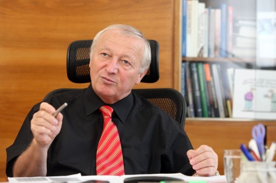 Janota navrhne vějíř opatření, z nichž bude možné vycházet.