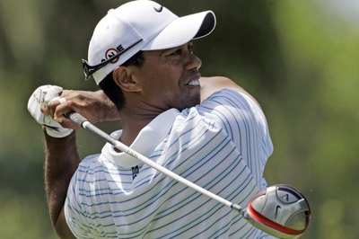 Tiger Woods má problémy se zády.