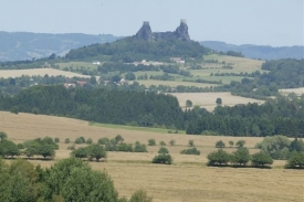 Trosky a okolí.