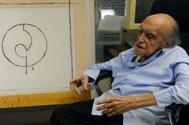 Architekt Oscar Niemeyer dal tv&aacute;ř Riu de Janieru.