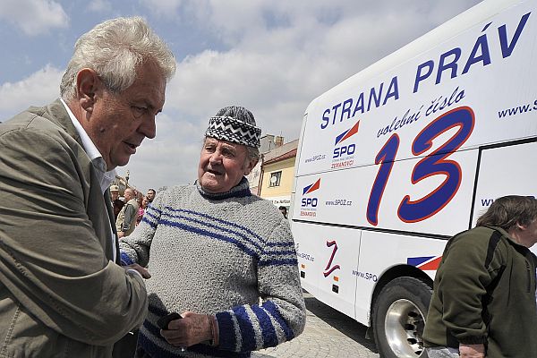 Miloš Zeman a jeho strana ve volbách podle Medianu uspějí.
