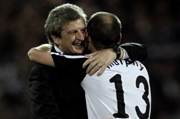 Roy Hodgson (vlevo) s kapitánem Fulhamu Dannym Murphym.