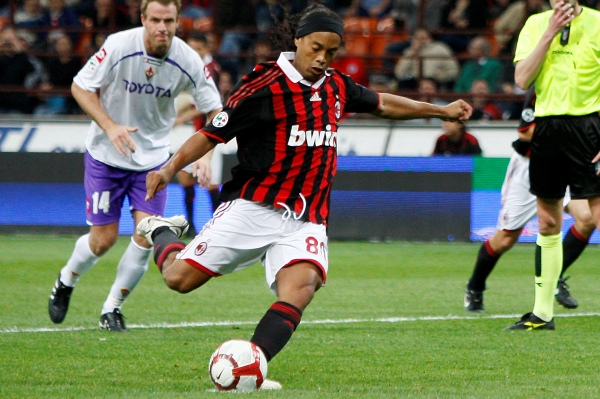 Ronaldinho se nevešel do nominace na světový šampionát. Ronaldinho se nevešel do nominace na světový šampionát.