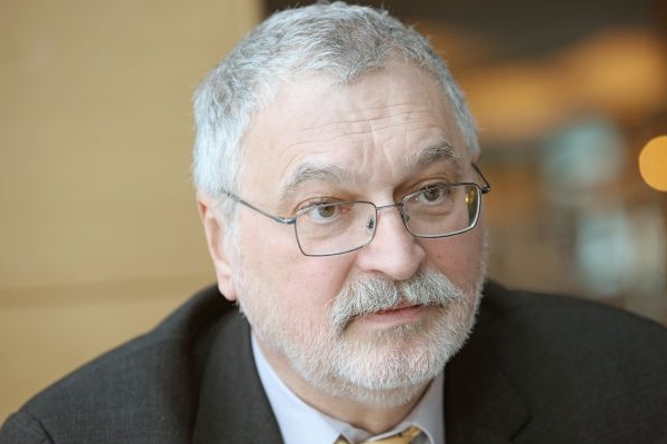 Dosud měl Jiří Pernes v sedmičlenné radě čtyři zastánce. Dosud měl Jiří Pernes v sedmičlenné radě čtyři zastánce.