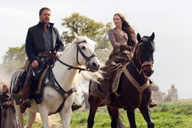 Russell Crowe a Cate Blanchettová ve filmu Robin Hood.