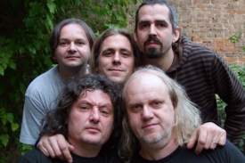 Zleva P.Červinka, A.Tom&aacute;&scaron;ek, T.Paleta, dole M.Vel&iacute;&scaron;ek a M.Wanek.