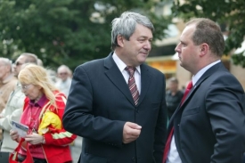 Komunistická strana chce zvýšit základní mzdu na 14 tisíc korun.