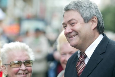 Přeseda KSČM Vojtěch Filip během předvolebního mítinku. 