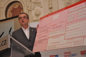 Za nadsazenou složenku hrozí straně desítky žalob.