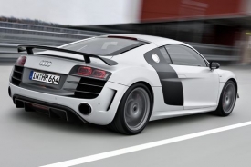 Zadní partie Audi R8 GT je zvýrazňují sprintérský um.