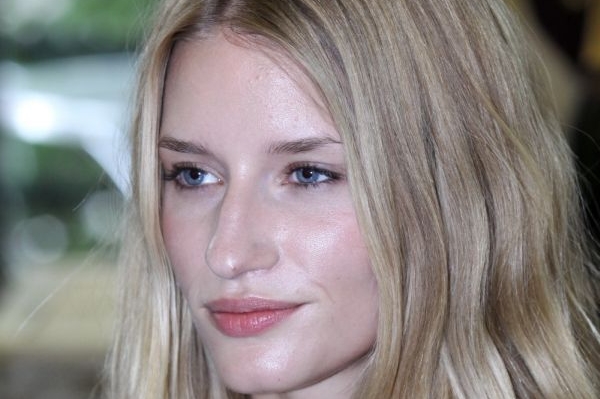 Modelka Linda Vojtová.
