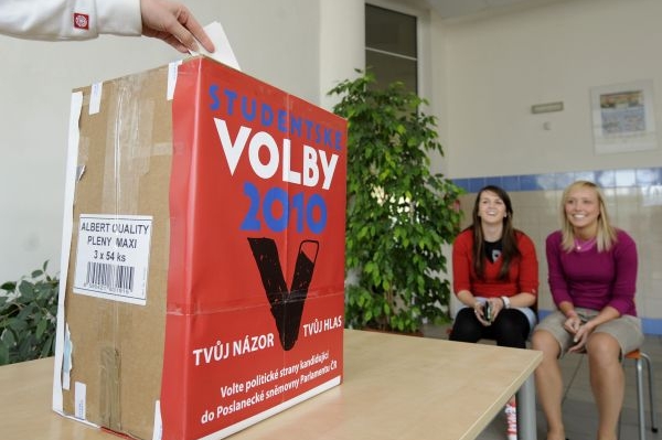 Studenti ve volbách nanečisto dali přednost pravici.