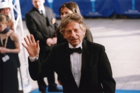 Režisér Polanski čelí dalšímu obvinění ze zneužití nezletilé. Režisér Polanski čelí dalšímu obvinění ze zneužití nezletilé.