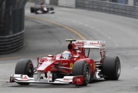 Fernando Alonso v Monaku.