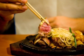 Japonci se bojí o svoji vyhlášenou pochoutku. Japonci se bojí o svoji vyhlášenou pochoutku.