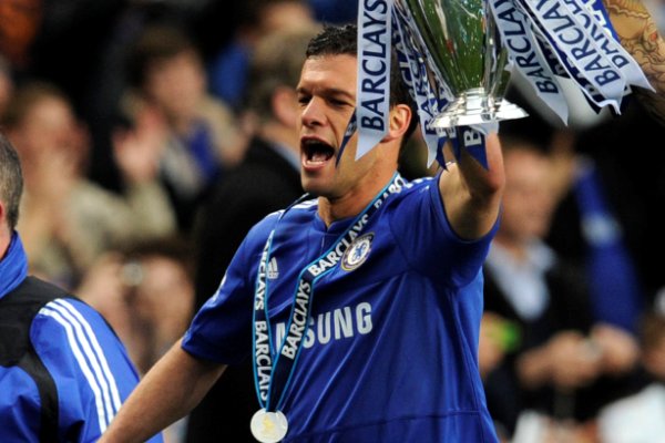 Michael Ballack přijde o mistrovství světa kvůli poranění kotníku.