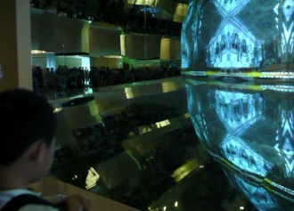 Expon&aacute;t Czech Pearls - obř&iacute; kaleidoskop v česk&eacute;m pavilonu.