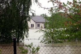 Rozsáhlé záplavy si zatím vyžádaly jen jednu oběť. Rozsáhlé záplavy si zatím vyžádaly jen jednu oběť.