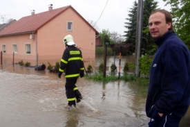 Do "pohotovostní" skupiny na Facebooku se připojilo už 21 tisíc lidí. Do "pohotovostní" skupiny na Facebooku se připojilo už 21 tisíc lidí.