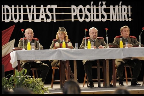 Autoři chtějí poukázat na paralely mezi normalizací a dneškem.