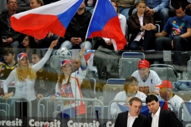 Vladimír Růžička (vpravo) s Ondřejem Weissmannem na české střídačce.