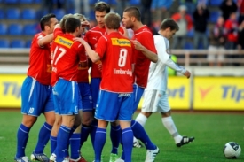 Fotbalisté Plzně se radují.