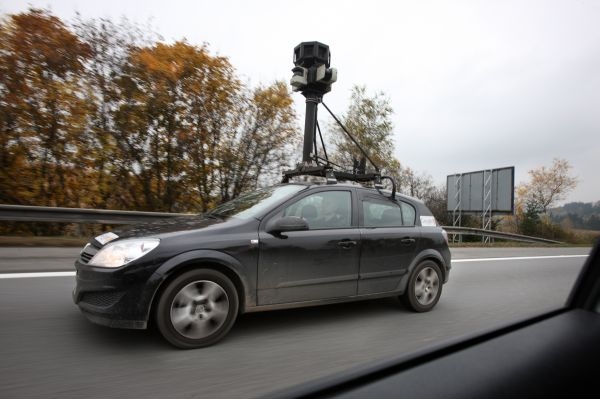 Auto Googlu, které snímalo Prahu, mohlo stahovat například e-maily