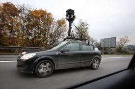 Auto Googlu, které snímalo Prahu, mohlo stahovat například e-maily