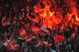Fanoušci Slavie čekají na nového trenéra.