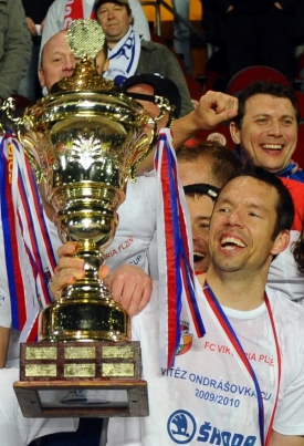 Pavel Horváth s pohárem.